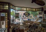 Blik vanuit de winkel naar buiten.
<br/>
Marcel Westhoff, 2017-08-01